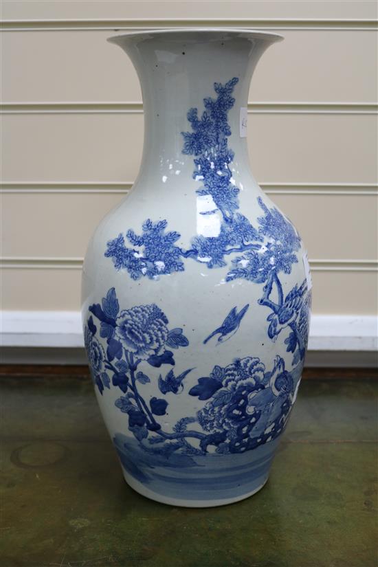 A Chinese blue & white vase